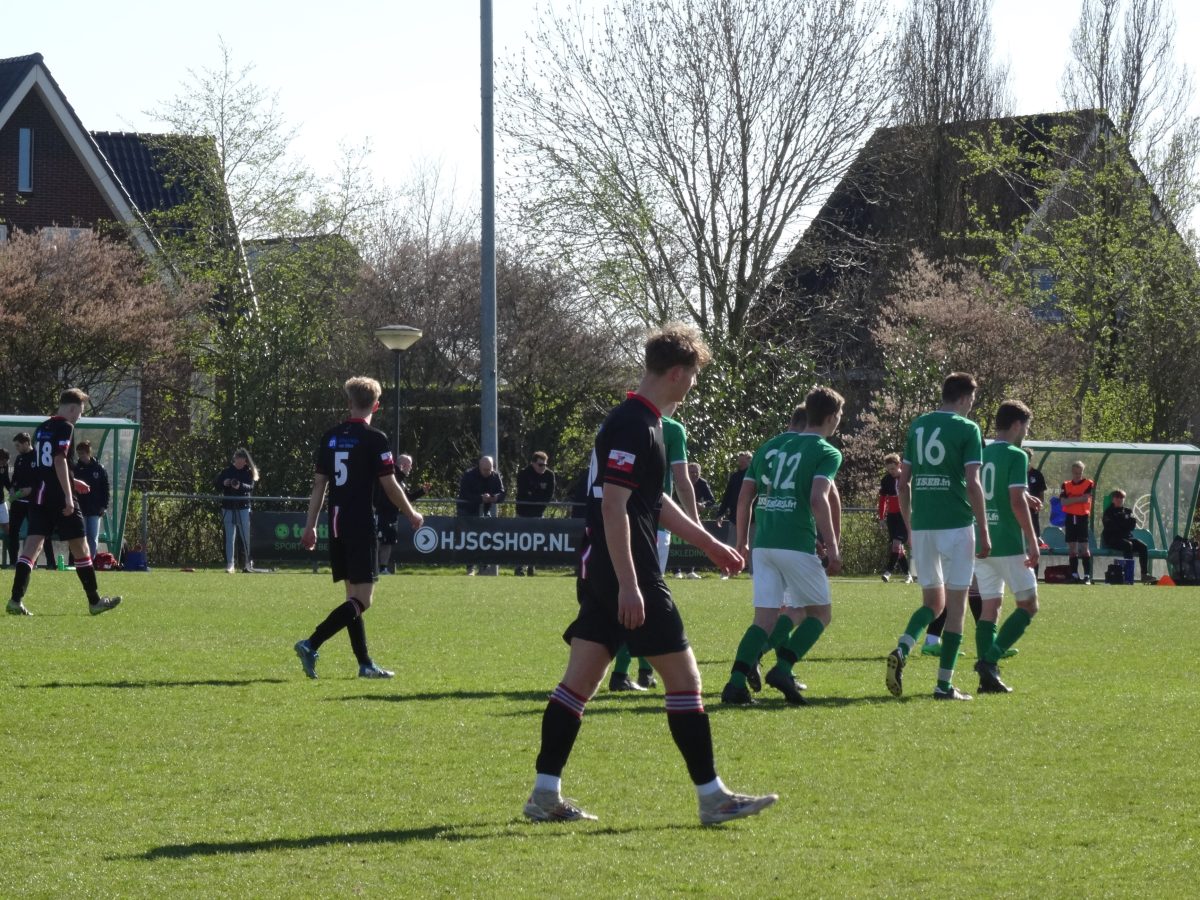 Laatste thuiswedstrijd HJSC 1 in druk voetbalweekend