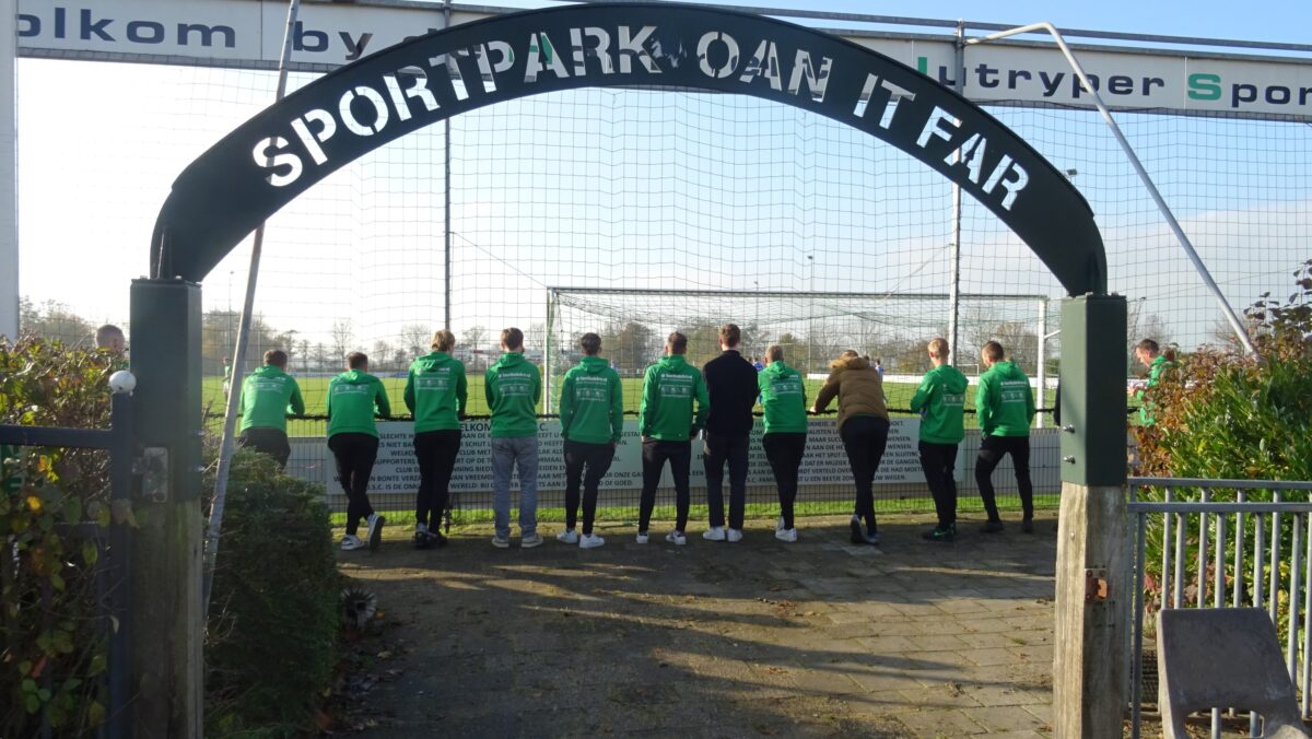 HJSC 1 treft koploper, uitwedstrijden voor HJSC 2 en VR1