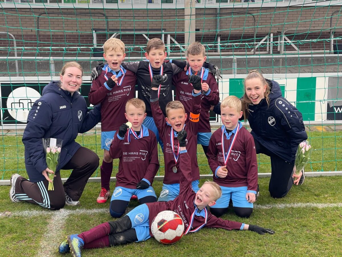 JO8 voor het allereerst kampioen geworden