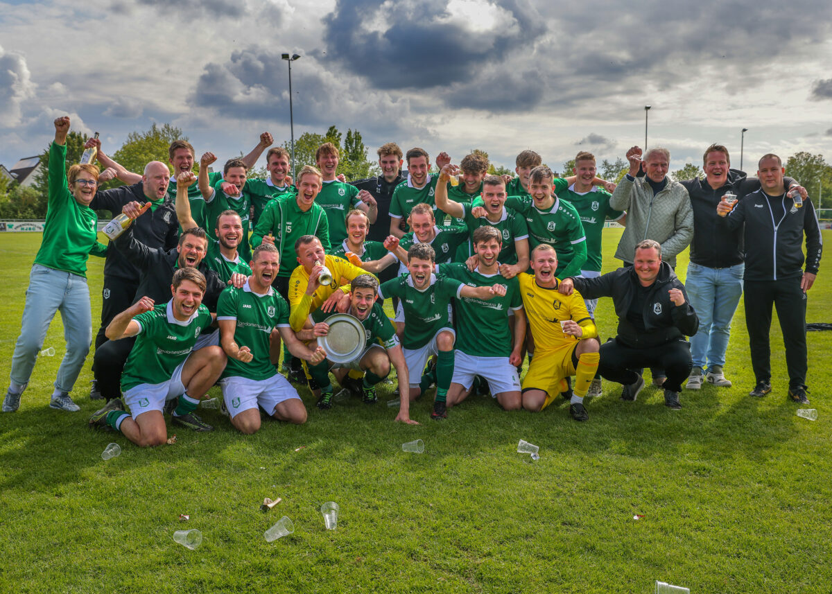 HJSC kroont zich tot kampioen na overtuigende zege