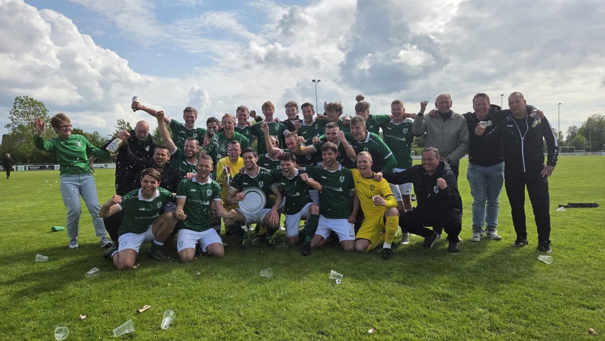 Groot feest na kampioenschap HJSC 1