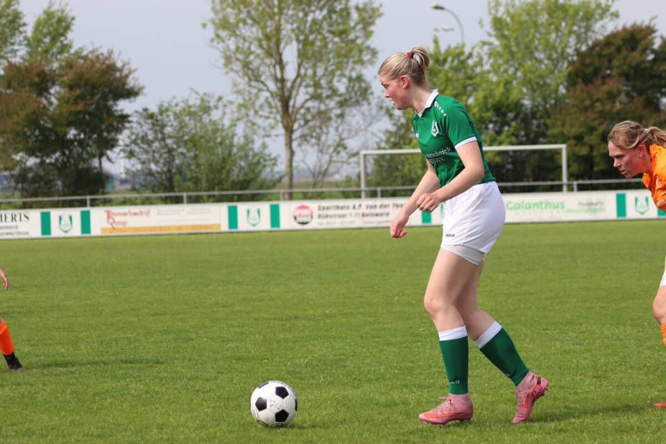 HJSC vrouwen pakken eerste punt, na late rake strafschop van Isa